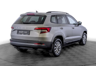 Подержанный автомобиль Skoda Karoq 2021 года (5 фото)