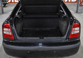 Подержанный автомобиль Skoda Octavia Liftback 2010 года (10 фото)