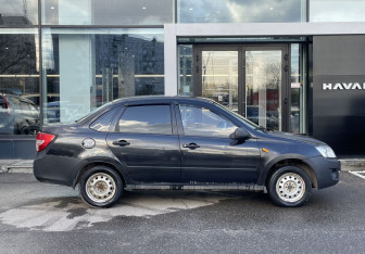 Подержанный автомобиль LADA (ВАЗ) Granta Sedan 2012 года (4 фото)