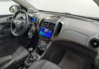 Подержанный автомобиль Chevrolet Aveo Sedan 2013 года (19 фото)