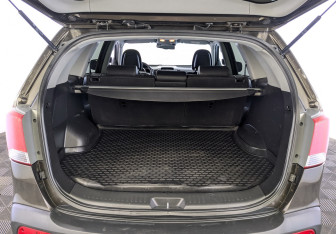 Подержанный автомобиль Kia Sorento 2011 года (10 фото)