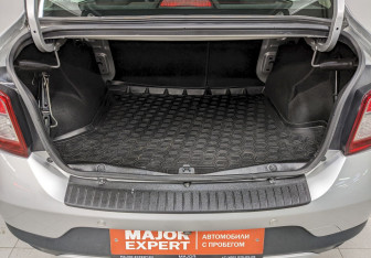 Подержанный автомобиль Renault Logan Sedan 2019 года (10 фото)