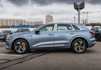 Новый Audi e-tron 2022 (10 фото)