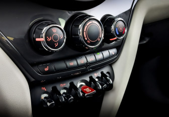 Подержанный автомобиль MINI Countryman 2019 года (25 фото)