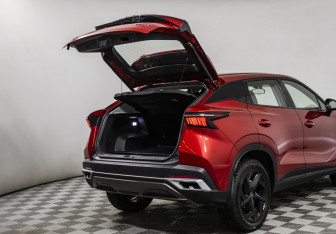 Подержанный автомобиль Omoda C5 2024 года (15 фото)