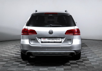 Подержанный автомобиль Volkswagen Passat Wagon 2013 года (6 фото)