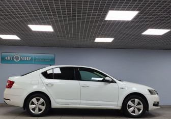 Подержанный автомобиль Skoda Octavia Liftback 2018 года (4 фото)