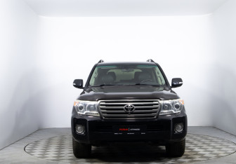 Подержанный автомобиль Toyota Land Cruiser Suv 2012 года (2 фото)