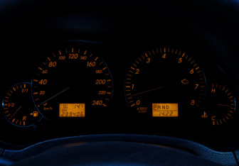 Подержанный автомобиль Toyota Avensis Sedan 2004 года (18 фото)