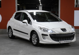Подержанный автомобиль Peugeot 308 Hatchback 2008 года (3 фото)
