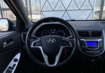 Подержанный автомобиль Hyundai Solaris Sedan 2013 года (13 фото)