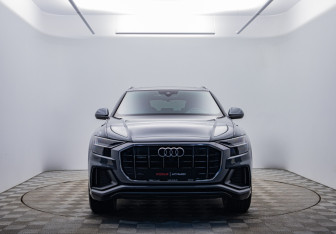 Подержанный автомобиль Audi Q8 2020 года (2 фото)