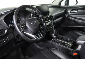 Подержанный автомобиль Hyundai Santa Fe 2019 года (11 фото)