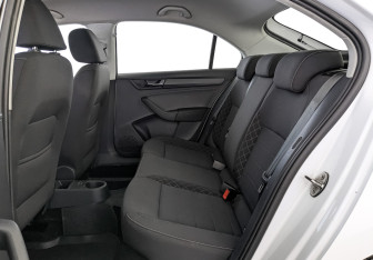 Подержанный автомобиль Skoda Rapid Liftback 2021 года (18 фото)