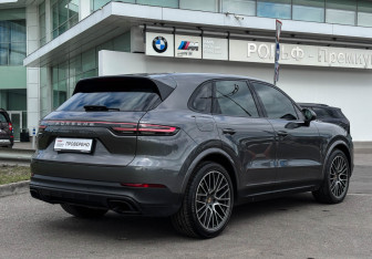 Подержанный автомобиль Porsche Cayenne 2020 года (5 фото)