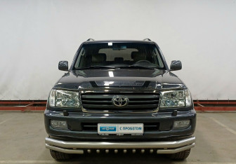 Подержанный автомобиль Toyota Land Cruiser Suv 2002 года (2 фото)