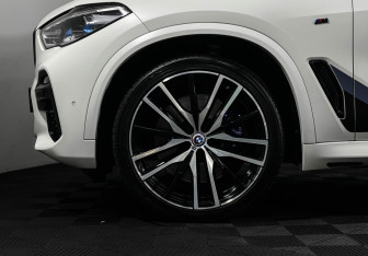 Подержанный автомобиль BMW X5 2019 года (7 фото)