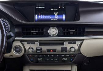 Подержанный автомобиль Lexus ES 2017 года (17 фото)
