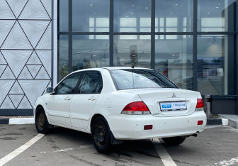 Подержанный автомобиль Mitsubishi Lancer Sedan 2009 года (7 фото)