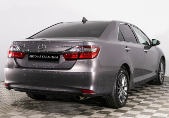 Подержанный автомобиль Toyota Camry Sedan 2016 года (5 фото)