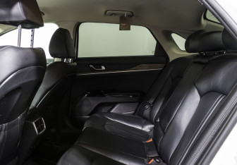 Подержанный автомобиль Kia K5 2021 года (13 фото)