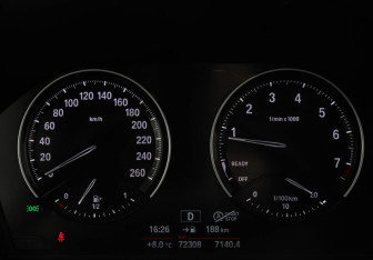 Подержанный автомобиль BMW X1 2020 года (11 фото)