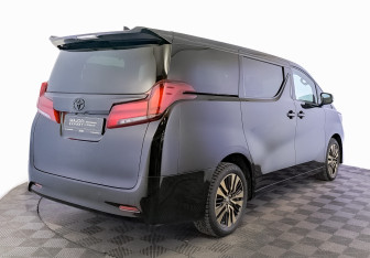 Подержанный автомобиль Toyota Alphard 2020 года (5 фото)