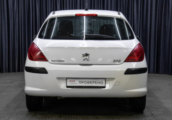 Подержанный автомобиль Peugeot 308 Hatchback 2010 года (6 фото)