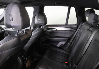 Подержанный автомобиль BMW X3 2018 года (14 фото)