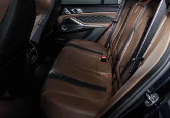 Подержанный автомобиль BMW X5 M 2021 года (10 фото)