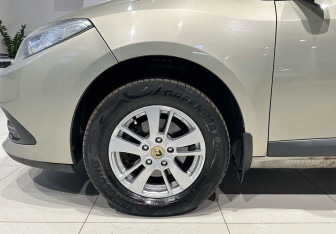 Подержанный автомобиль Renault Fluence 2014 года (8 фото)