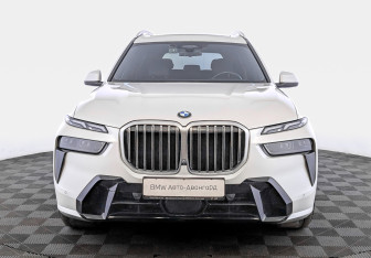 Подержанный автомобиль BMW X7 2023 года (2 фото)