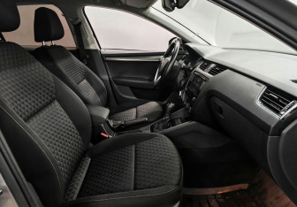 Подержанный автомобиль Skoda Octavia Liftback 2017 года (9 фото)