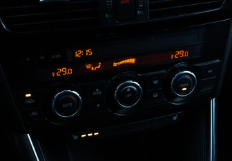 Подержанный автомобиль Mazda CX-5 2012 года (15 фото)