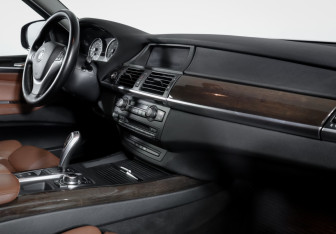 Подержанный автомобиль BMW X5 2013 года (9 фото)