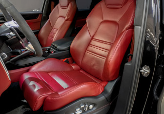 Подержанный автомобиль Porsche Cayenne 2020 года (19 фото)