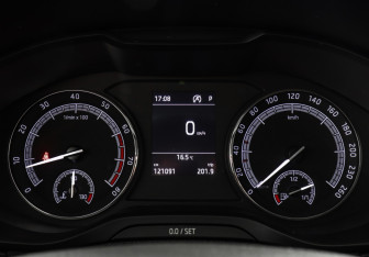 Подержанный автомобиль Skoda Karoq 2020 года (11 фото)