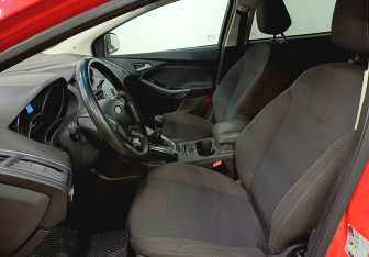 Подержанный автомобиль Ford Focus Hatchback 2011 года (21 фото)