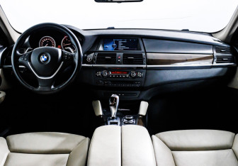 Подержанный автомобиль BMW X6 2013 года (11 фото)