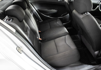 Подержанный автомобиль Peugeot 408 2012 года (10 фото)