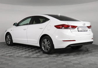 Подержанный автомобиль Hyundai Elantra Sedan 2017 года (7 фото)