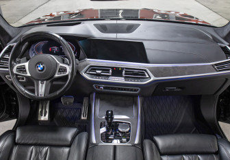 Подержанный автомобиль BMW X7 2021 года (18 фото)