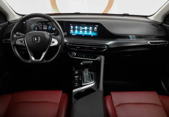 Подержанный автомобиль Changan Eado Plus 2023 года (8 фото)