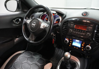 Подержанный автомобиль Nissan Juke 2011 года (10 фото)