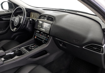Подержанный автомобиль Jaguar F-Pace 2017 года (11 фото)