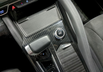 Подержанный автомобиль Geely Monjaro 2024 года (30 фото)