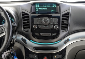Подержанный автомобиль Chevrolet Orlando 2012 года (17 фото)