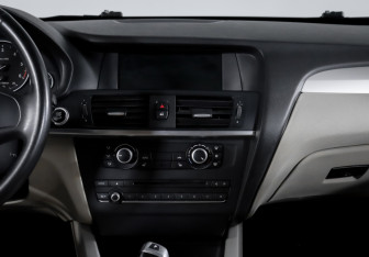 Подержанный автомобиль BMW X3 2012 года (13 фото)