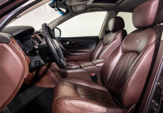 Подержанный автомобиль Infiniti EX 2010 года (14 фото)