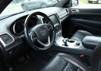 Подержанный автомобиль Jeep Grand Cherokee 2013 года (13 фото)